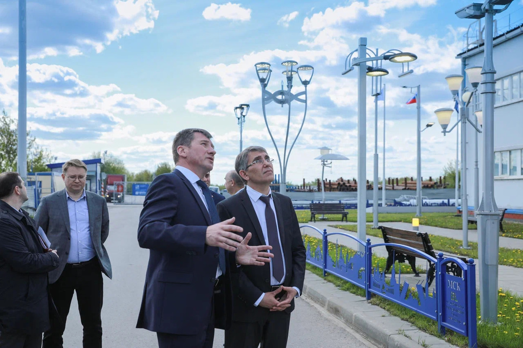The head of the Tula administration Dmitry Milyaev visited the OPORA ENGINEERING plant, praised the company and presented awards to distinguished employees.