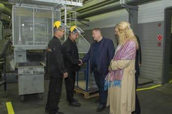Bei uns fungiert aktiv das Internationale R&D-Zentrum, in jedem Werk sind Entwicklungs- und Konstruktionsbüros und Prüflabors tätig Bei uns fungiert aktiv das Internationale R&D-Zentrum, in jedem Werk sind Entwicklungs- und Konstruktionsbüros und Prüflabors tätig